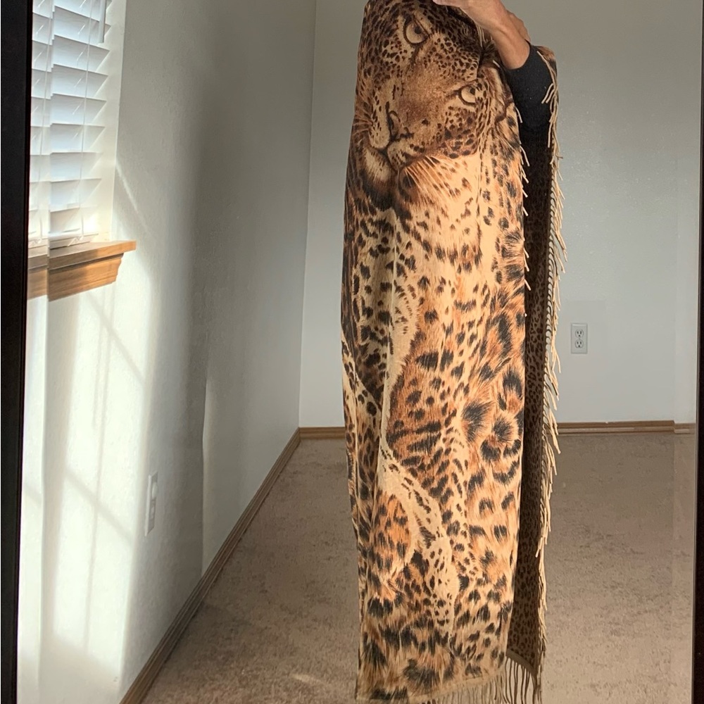 Leopard Inspired Fringed Tapestry Made In Italy - Picture 7 of 10